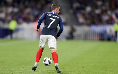 冠军体育独家-佐默扑救动作成经典瞬间