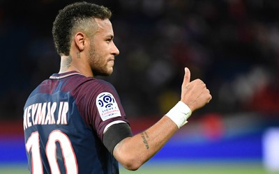 冠军体育动态-吉马良斯禁区外世界波