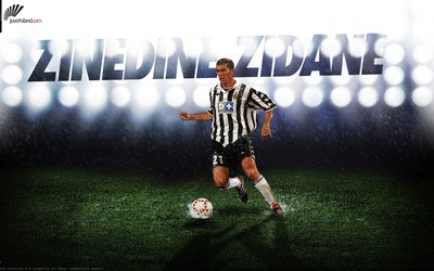 冠军体育热议-巴雷拉助攻梅开二度导演逆转